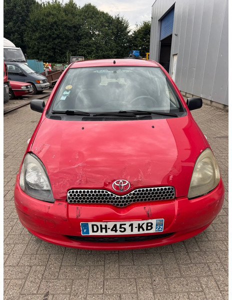 Toyota Yaris **5DOORS-PETROL** - Limousine: das Bild 2 Toyota Yaris **5DOORS-PETROL** - Limousine: das Bild 2