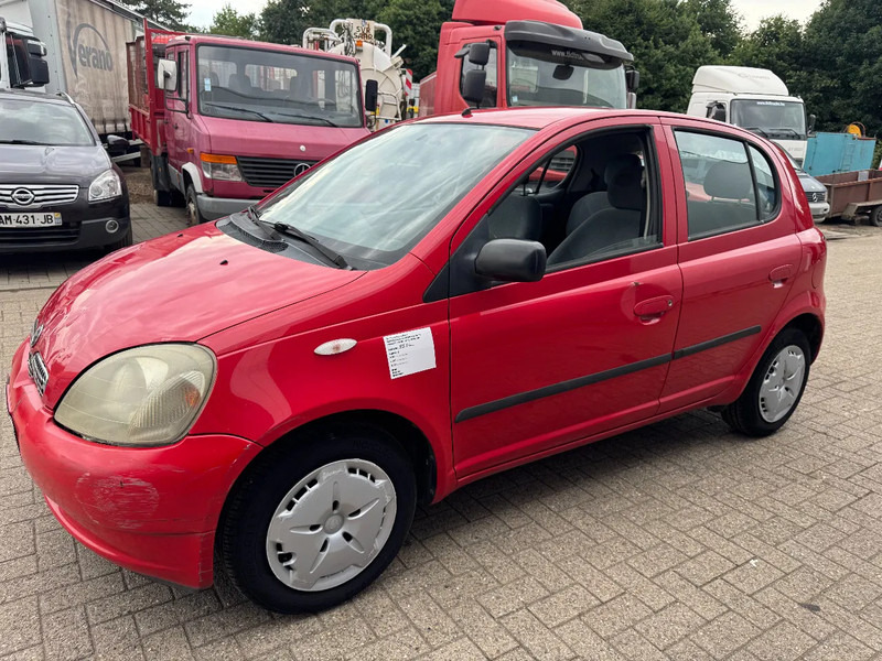 Toyota Yaris **5DOORS-PETROL** - Limousine: das Bild 1 Toyota Yaris **5DOORS-PETROL** - Limousine: das Bild 1