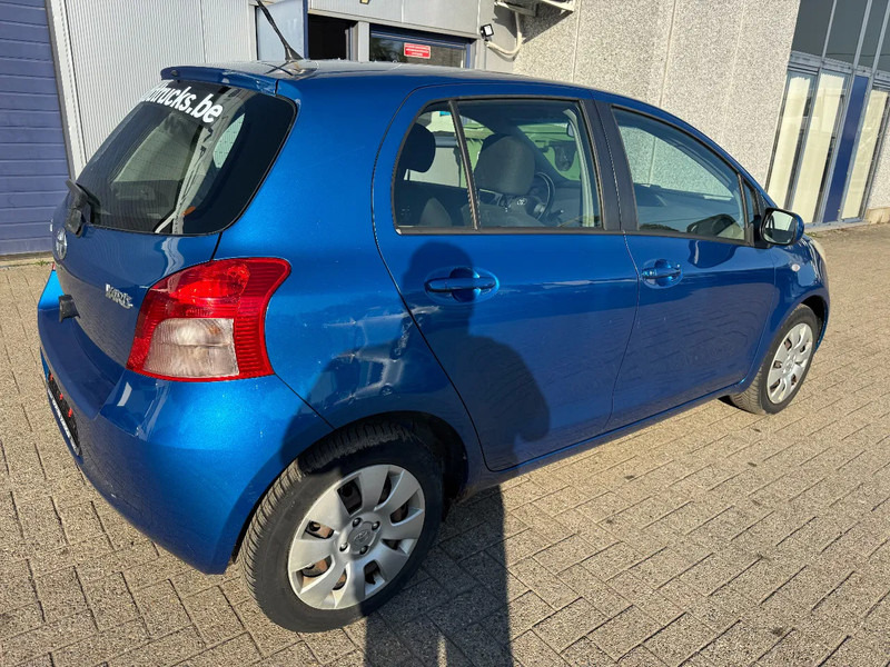 Toyota Yaris **PETROL-ESSENCE-AC** - Schrägheck: das Bild 4 Toyota Yaris **PETROL-ESSENCE-AC** - Schrägheck: das Bild 4