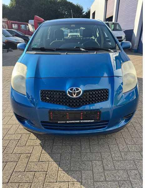 Toyota Yaris **PETROL-ESSENCE-AC** - Schrägheck: das Bild 2 Toyota Yaris **PETROL-ESSENCE-AC** - Schrägheck: das Bild 2