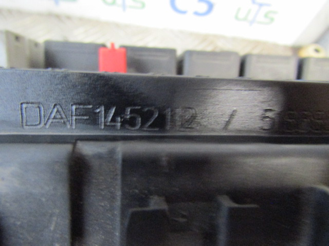 DAF CF 85 FUSE BOARD P/NO 1452112/518685102/01 - Elektrische Ausrüstung für LKW: das Bild 3 DAF CF 85 FUSE BOARD P/NO 1452112/518685102/01 - Elektrische Ausrüstung für LKW: das Bild 3