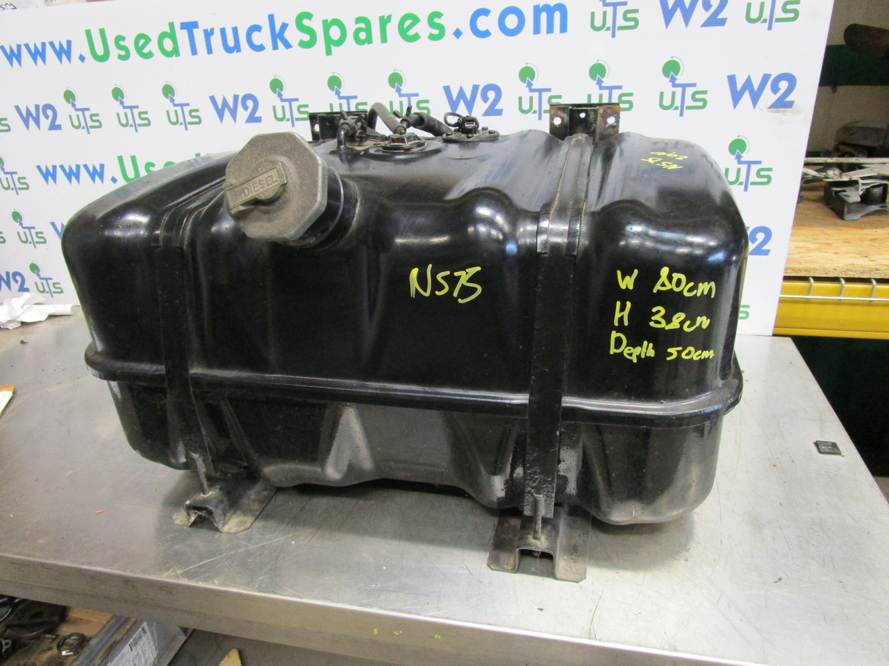ISUZU N75 FUEL TANK COMPLETE - Kraftstofftank für LKW: das Bild 1 ISUZU N75 FUEL TANK COMPLETE - Kraftstofftank für LKW: das Bild 1