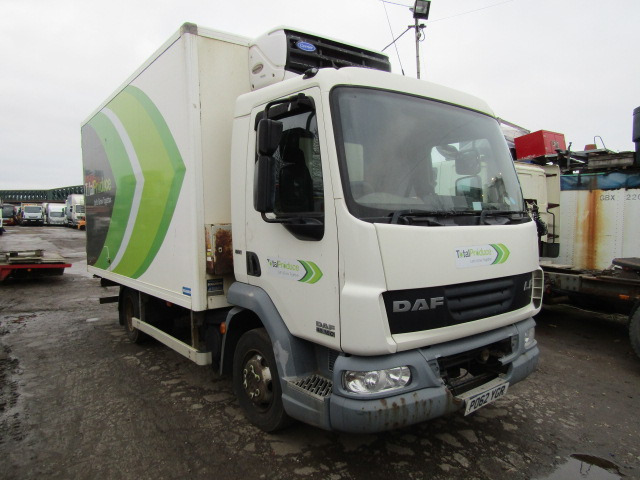 DAF LF 45 160 REFRIDGERATED TRUCK 2012 FOR BREAKING (CARRIER FRIDGE UNIT) - LKW: das Bild 1 DAF LF 45 160 REFRIDGERATED TRUCK 2012 FOR BREAKING (CARRIER FRIDGE UNIT) - LKW: das Bild 1