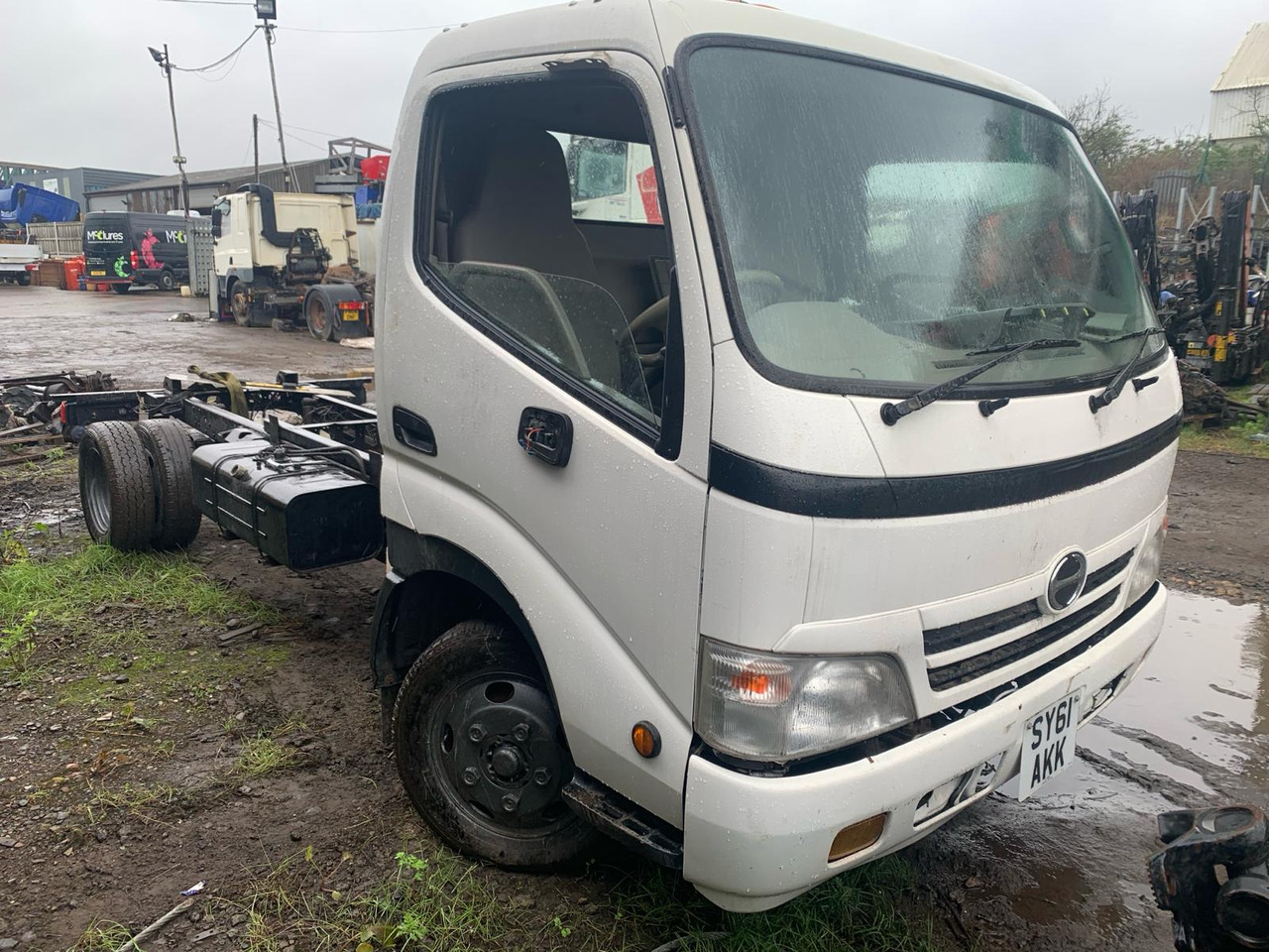 HINO 815 NO4C COMPLETE TRUCK FOR BREAKING (PARTS ONLY) - LKW: das Bild 1 HINO 815 NO4C COMPLETE TRUCK FOR BREAKING (PARTS ONLY) - LKW: das Bild 1