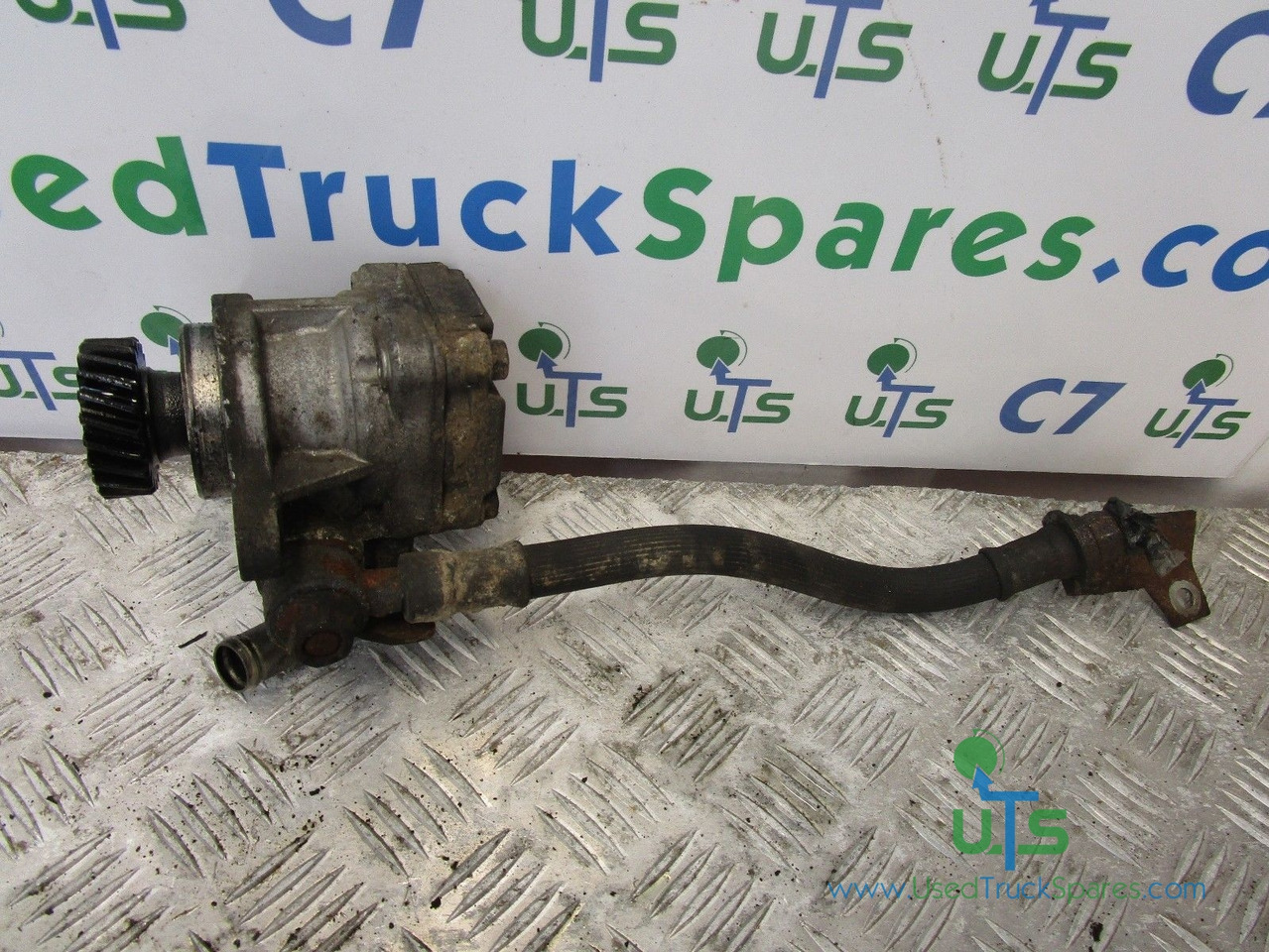 MITSUBISHI CANTER 35C13 (4M42) POWER STEERING PUMP P/NO MK471985 - Lenkung für LKW: das Bild 1 MITSUBISHI CANTER 35C13 (4M42) POWER STEERING PUMP P/NO MK471985 - Lenkung für LKW: das Bild 1