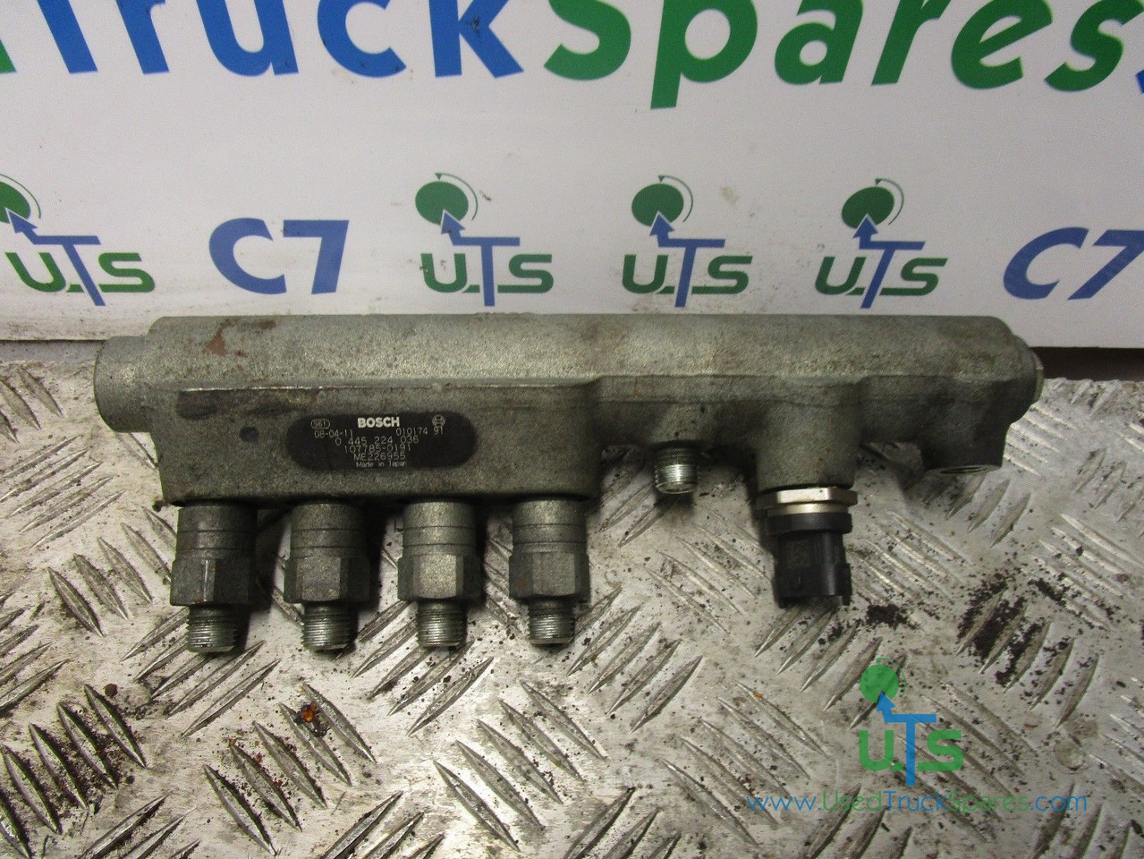 MITSUBISHI CANTER FUSO 75C18 FUEL RAIL BOSCH P/NO 0445224036 - Motor und Teile für LKW: das Bild 1 MITSUBISHI CANTER FUSO 75C18 FUEL RAIL BOSCH P/NO 0445224036 - Motor und Teile für LKW: das Bild 1