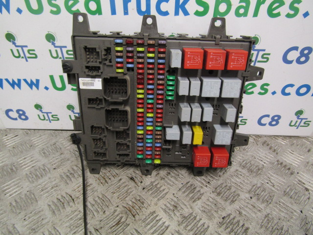 RENAULT MIDLUM DXI FUSE BOARD P/NO 7421169993-01 - Elektrische Ausrüstung für LKW: das Bild 1 RENAULT MIDLUM DXI FUSE BOARD P/NO 7421169993-01 - Elektrische Ausrüstung für LKW: das Bild 1