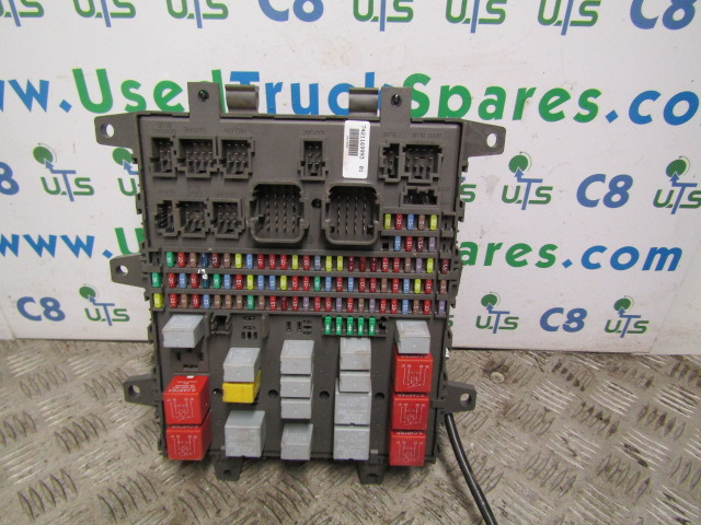 RENAULT MIDLUM DXI FUSEBOARD P/NO 518849401 - Elektrische Ausrüstung für LKW: das Bild 1 RENAULT MIDLUM DXI FUSEBOARD P/NO 518849401 - Elektrische Ausrüstung für LKW: das Bild 1