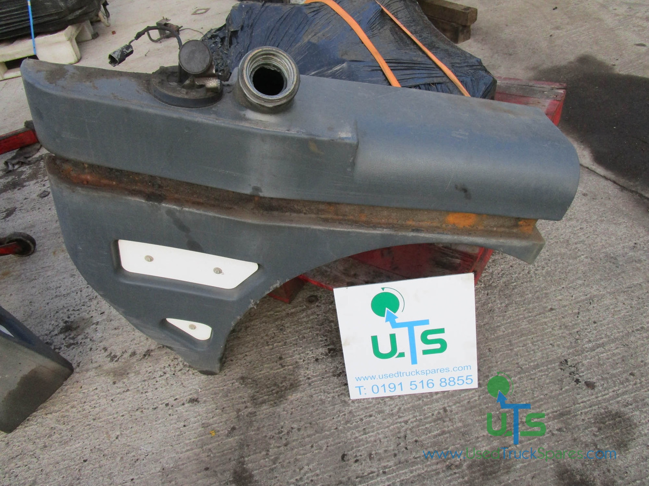 SCHMIDT SWINGO 200 FUEL TANK - Kraftstofftank für Kommunal-/ Sonderfahrzeug: das Bild 1 SCHMIDT SWINGO 200 FUEL TANK - Kraftstofftank für Kommunal-/ Sonderfahrzeug: das Bild 1