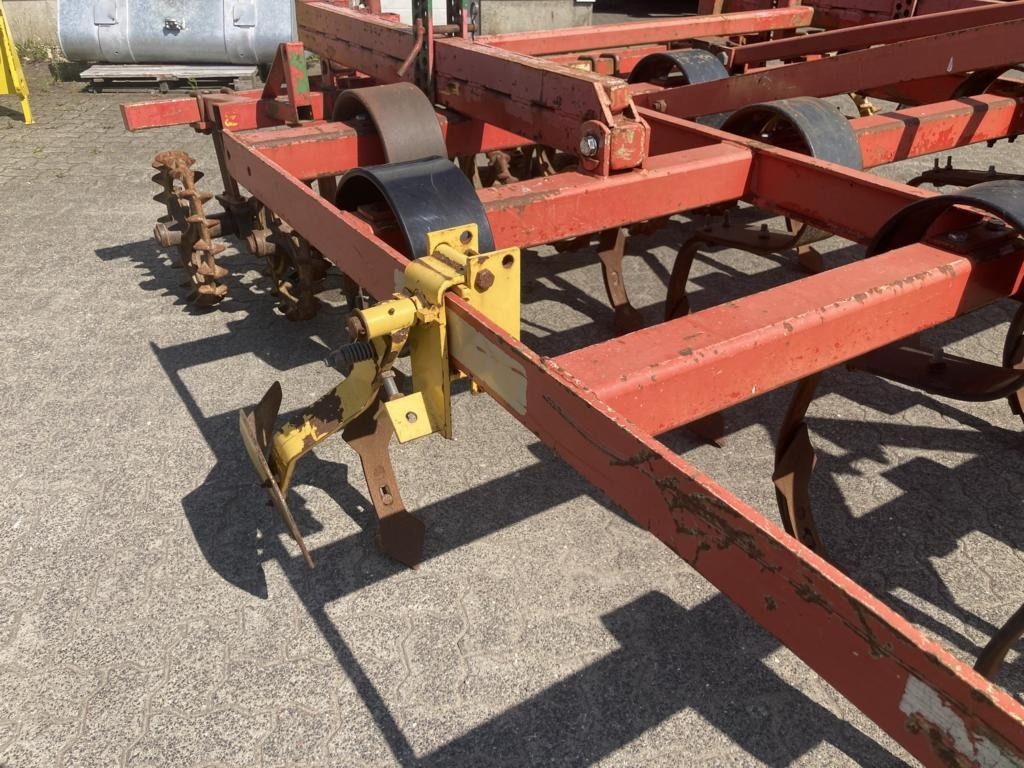 Brix GRUBBER - Grubber: das Bild 5 Brix GRUBBER - Grubber: das Bild 5