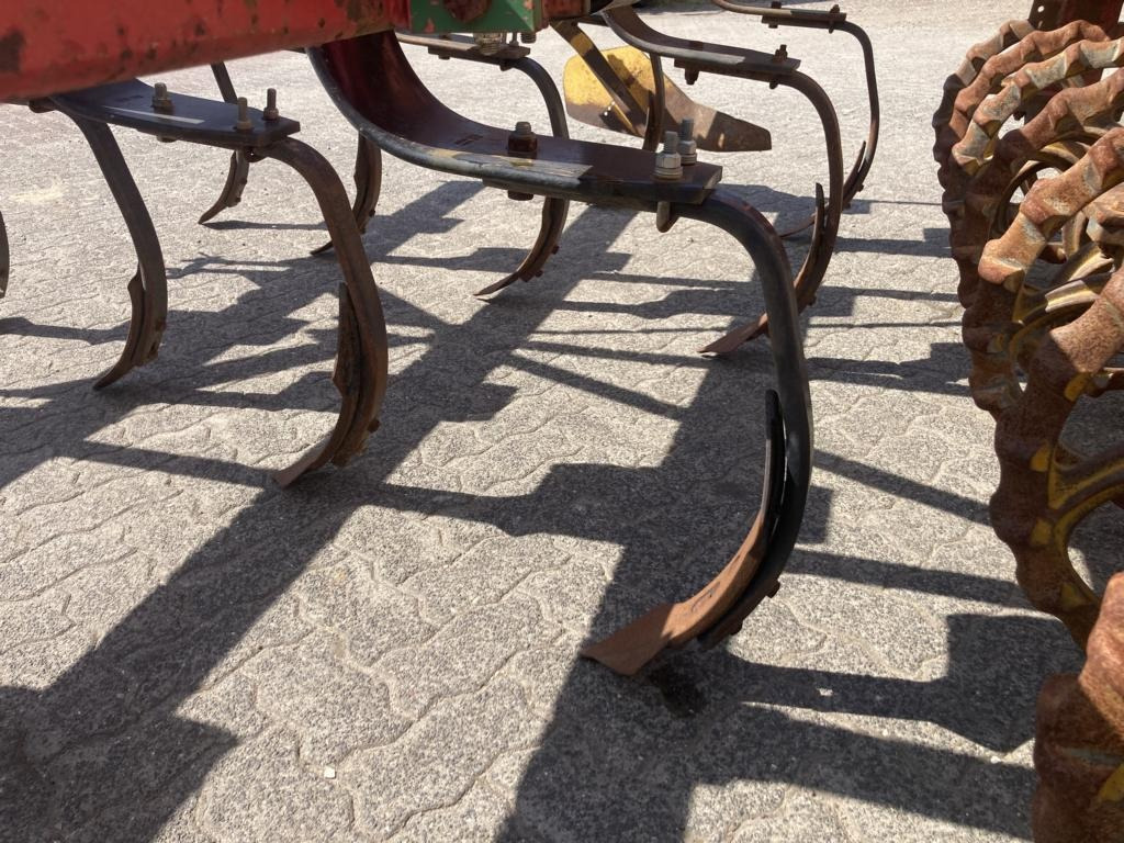 Brix GRUBBER - Grubber: das Bild 3 Brix GRUBBER - Grubber: das Bild 3