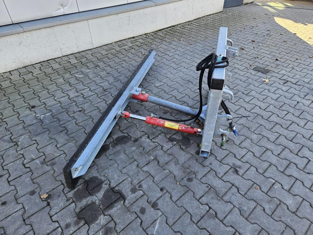 Fliegl Gummi-Schiebeschild - Frontlader für Traktor: das Bild 4 Fliegl Gummi-Schiebeschild - Frontlader für Traktor: das Bild 4