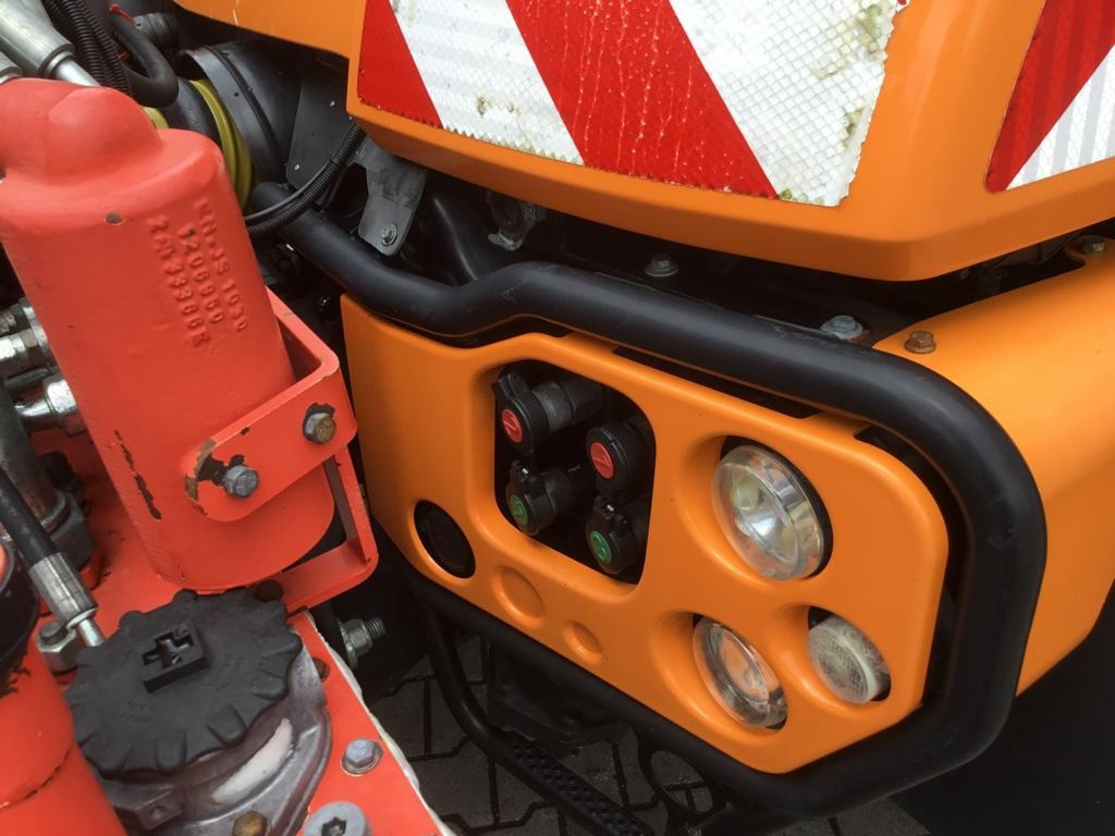 Kommunal-/ Sonderfahrzeug Mercedes-Benz UNIMOG U 527: das Bild 20