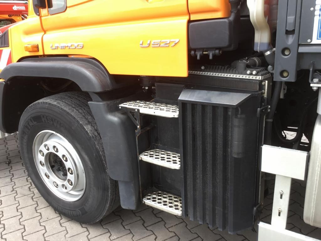 Kommunal-/ Sonderfahrzeug Mercedes-Benz UNIMOG U 527: das Bild 22