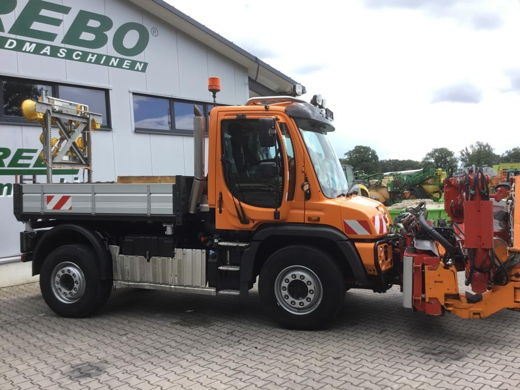 Kommunal-/ Sonderfahrzeug Mercedes-Benz UNIMOG U 527: das Bild 45