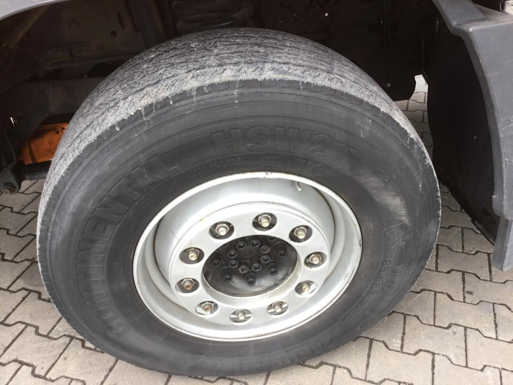 Kommunal-/ Sonderfahrzeug Mercedes-Benz UNIMOG U 527: das Bild 21