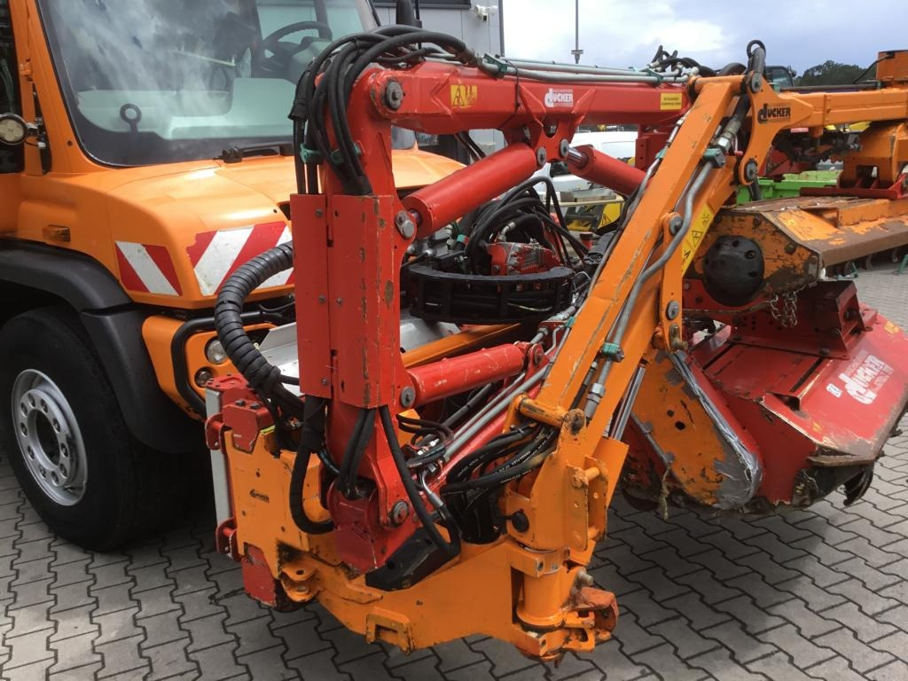 Kommunal-/ Sonderfahrzeug Mercedes-Benz UNIMOG U 527: das Bild 17