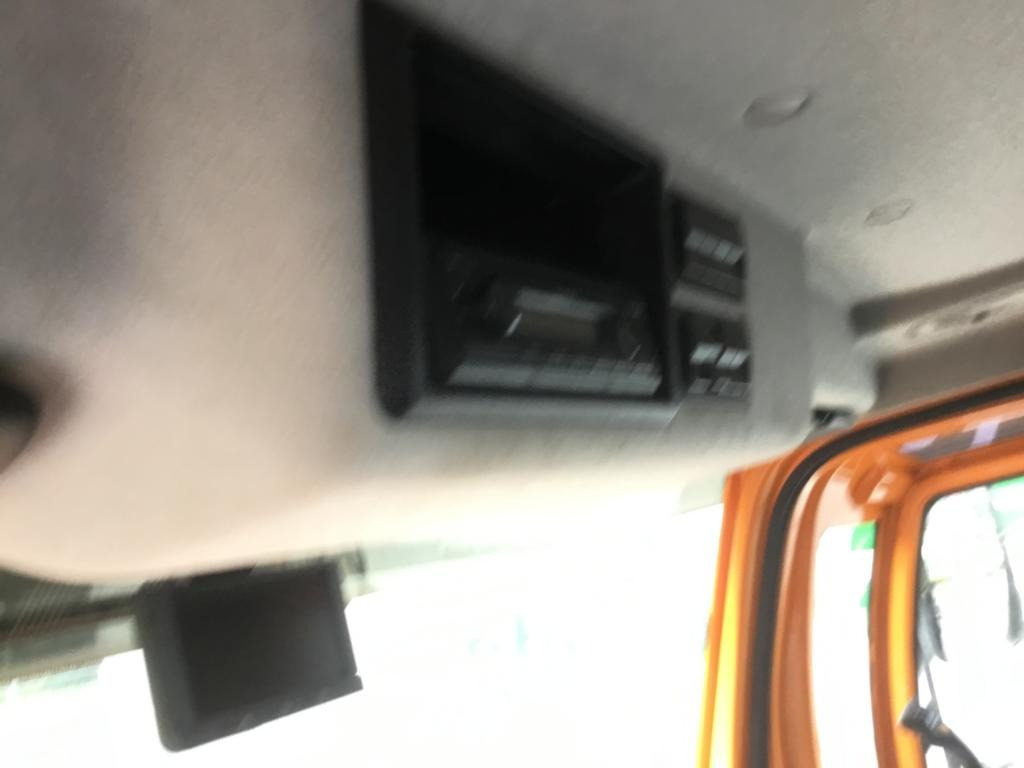 Kommunal-/ Sonderfahrzeug Mercedes-Benz UNIMOG U 527: das Bild 32
