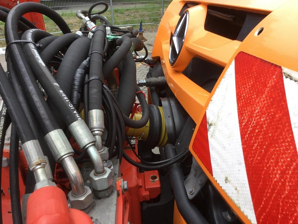 Kommunal-/ Sonderfahrzeug Mercedes-Benz UNIMOG U 527: das Bild 19