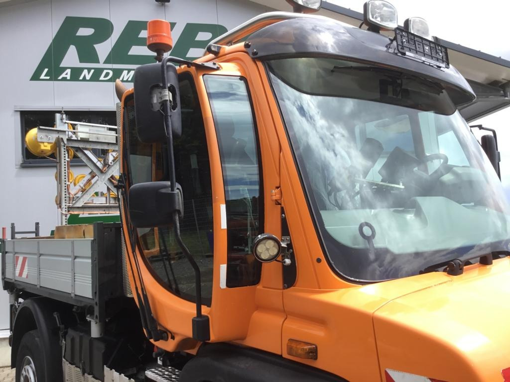 Kommunal-/ Sonderfahrzeug Mercedes-Benz UNIMOG U 527: das Bild 12