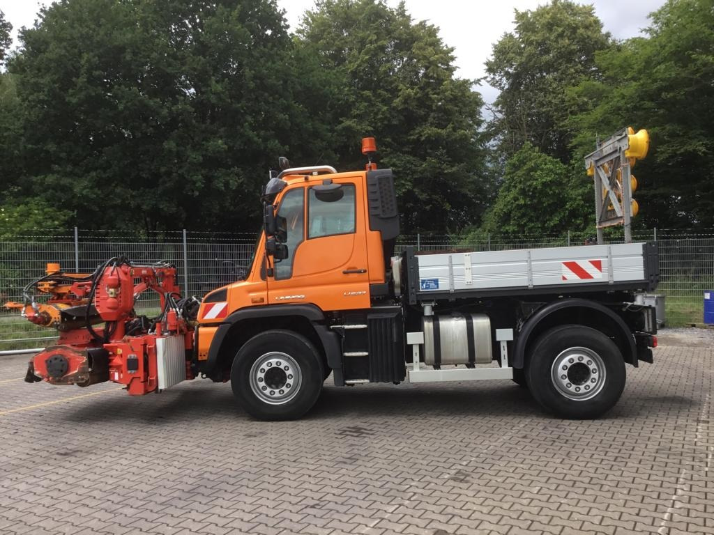 Kommunal-/ Sonderfahrzeug Mercedes-Benz UNIMOG U 527: das Bild 48