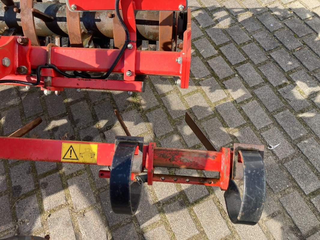 Kverneland TURBO 3000 - Grubber: das Bild 3 Kverneland TURBO 3000 - Grubber: das Bild 3