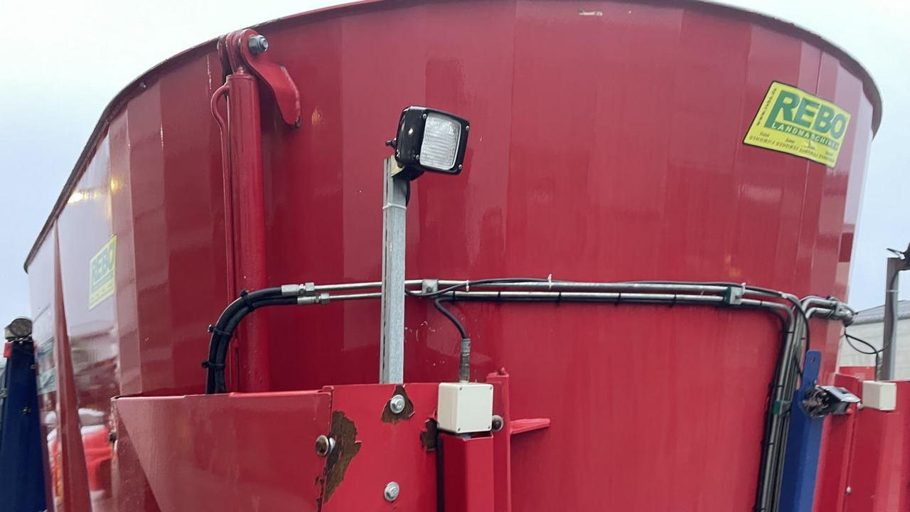 Mayer VM-16 SELBSTFAHRER - Futtermischwagen: das Bild 2 Mayer VM-16 SELBSTFAHRER - Futtermischwagen: das Bild 2