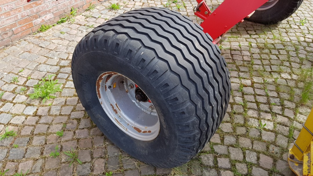 Pöttinger SYNKRO 6030 T - Grubber: das Bild 5 Pöttinger SYNKRO 6030 T - Grubber: das Bild 5