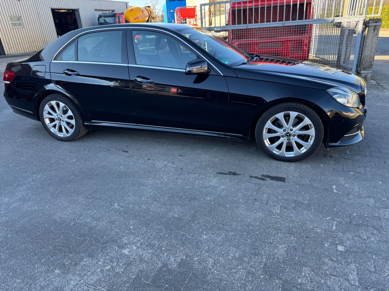 Mercedes-Benz E 350 BlueTec 4Matic Leder/Camera /AHK / Keyless - PKW: das Bild 3 Mercedes-Benz E 350 BlueTec 4Matic Leder/Camera /AHK / Keyless - PKW: das Bild 3