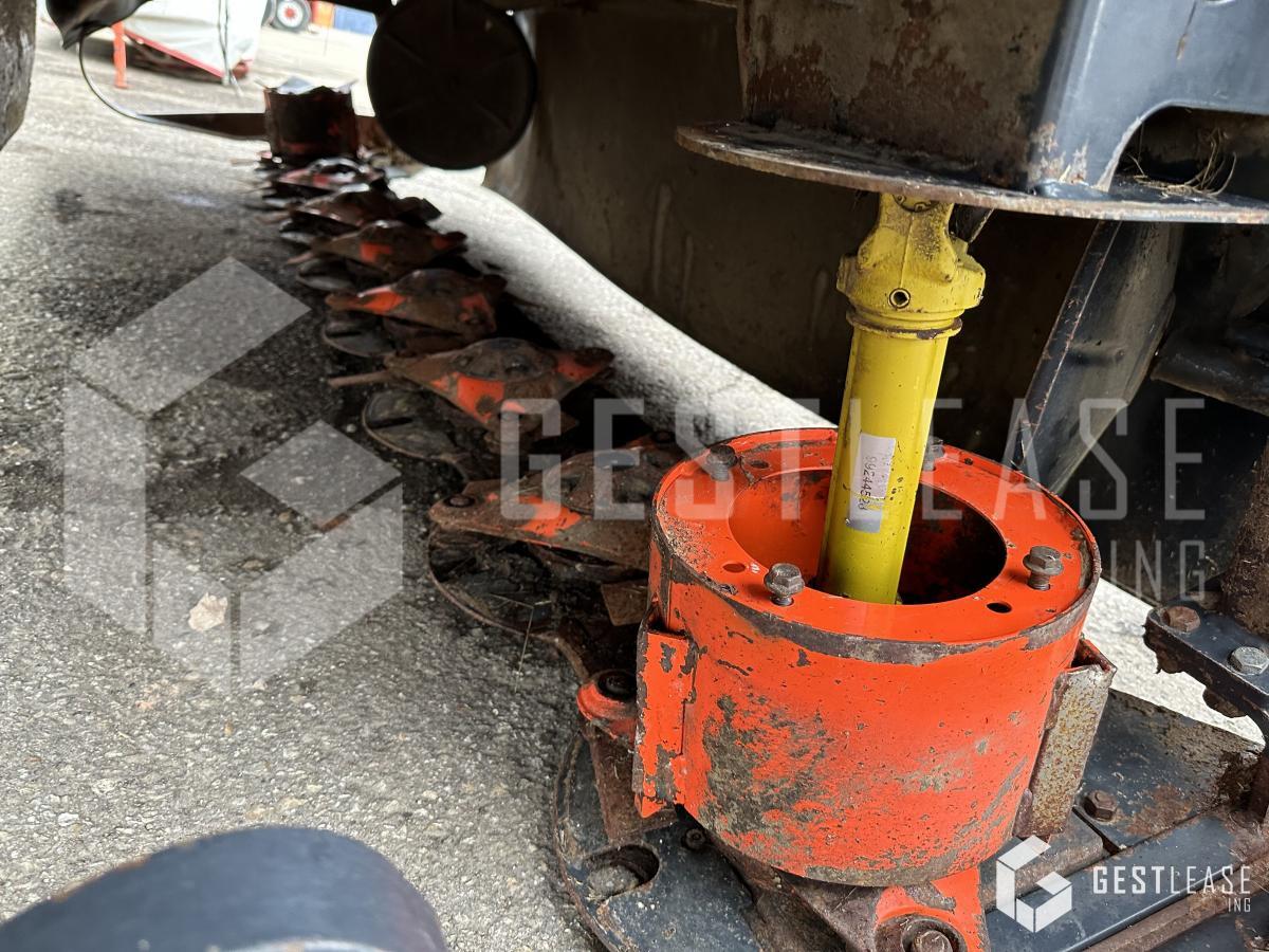 KUBOTA DM4032 - Mähwerk: das Bild 5 KUBOTA DM4032 - Mähwerk: das Bild 5