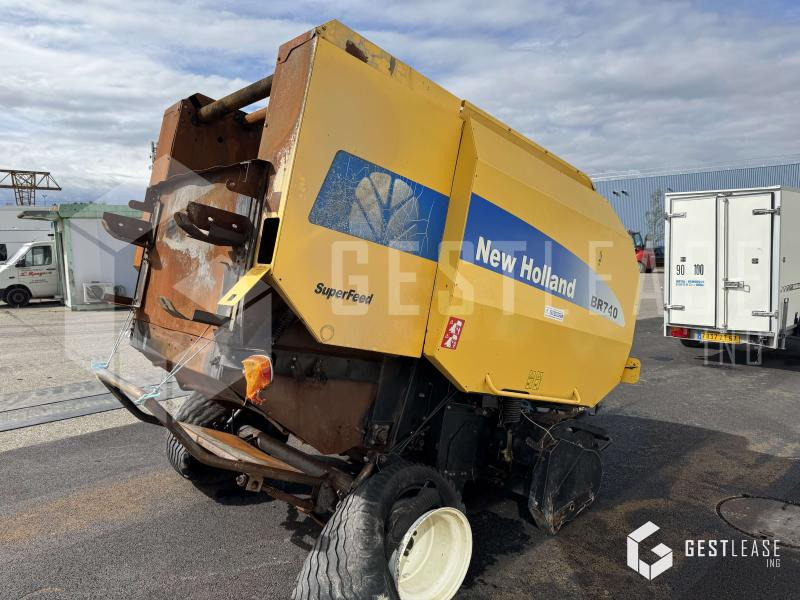 New Holland BR740 - Rundballenpresse: das Bild 3 New Holland BR740 - Rundballenpresse: das Bild 3