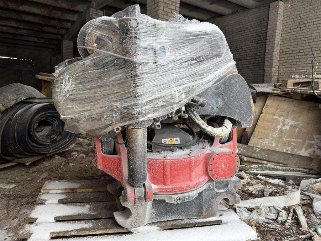 CAT 323 ROTOTILT R8 - Kettenbagger: das Bild 2 CAT 323 ROTOTILT R8 - Kettenbagger: das Bild 2