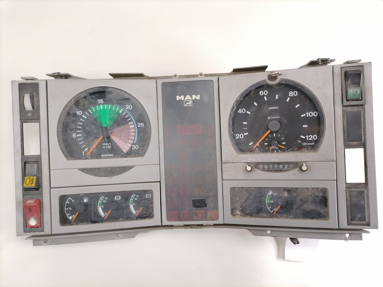MAN Dashboard 81272026107 - Armaturenbrett für LKW: das Bild 2 MAN Dashboard 81272026107 - Armaturenbrett für LKW: das Bild 2