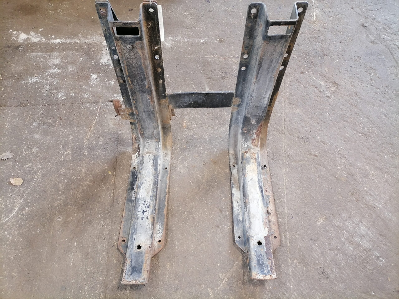 MAN Fuel tank bracket 81418015492 - Kraftstofftank für LKW: das Bild 2 MAN Fuel tank bracket 81418015492 - Kraftstofftank für LKW: das Bild 2