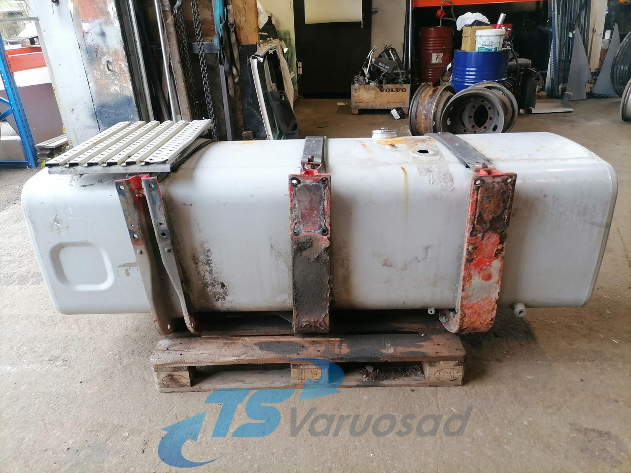 MAN Kütusepaak 780L 81122015608 - Kraftstofftank für LKW: das Bild 4 MAN Kütusepaak 780L 81122015608 - Kraftstofftank für LKW: das Bild 4