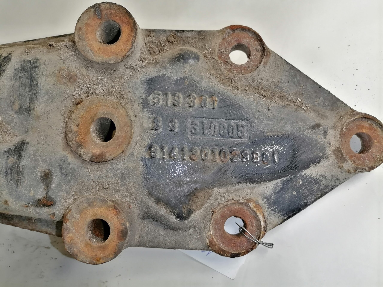 MAN Spring shackle 8141301029801 - Federung für LKW: das Bild 2 MAN Spring shackle 8141301029801 - Federung für LKW: das Bild 2