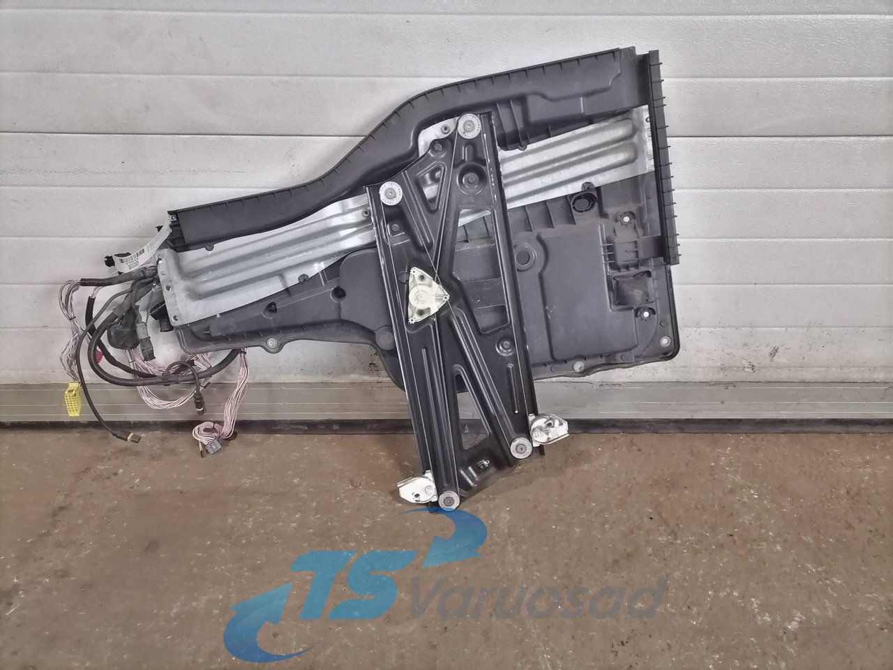 MAN window mechanism 81626456039 - Tür und Teile für LKW: das Bild 3 MAN window mechanism 81626456039 - Tür und Teile für LKW: das Bild 3