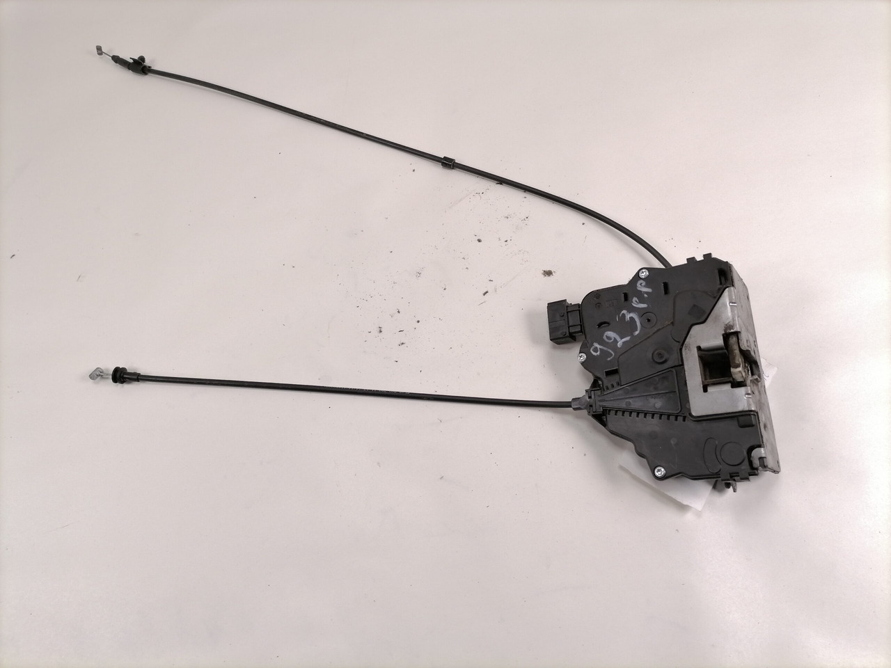 Mercedes-Benz Door lock A9607230101 - Tür und Teile für LKW: das Bild 3 Mercedes-Benz Door lock A9607230101 - Tür und Teile für LKW: das Bild 3