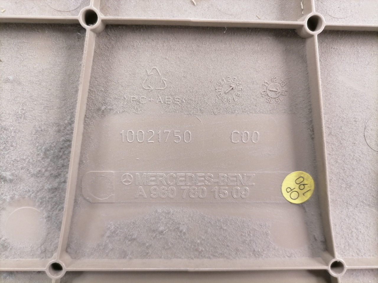 Mercedes-Benz Katuseluugi kate A9607801509 - Universalteil für LKW: das Bild 2 Mercedes-Benz Katuseluugi kate A9607801509 - Universalteil für LKW: das Bild 2