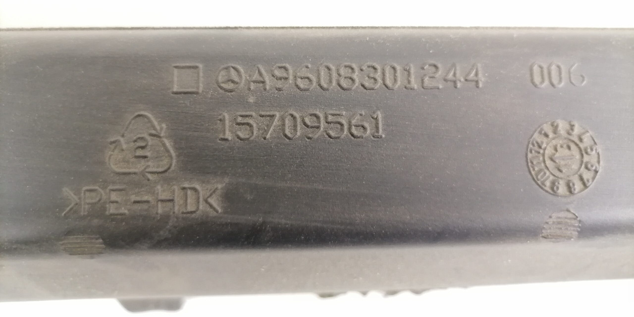 Mercedes-Benz Salongi õhutoru A9608301344 - Heizung/ Lüftung für LKW: das Bild 2 Mercedes-Benz Salongi õhutoru A9608301344 - Heizung/ Lüftung für LKW: das Bild 2