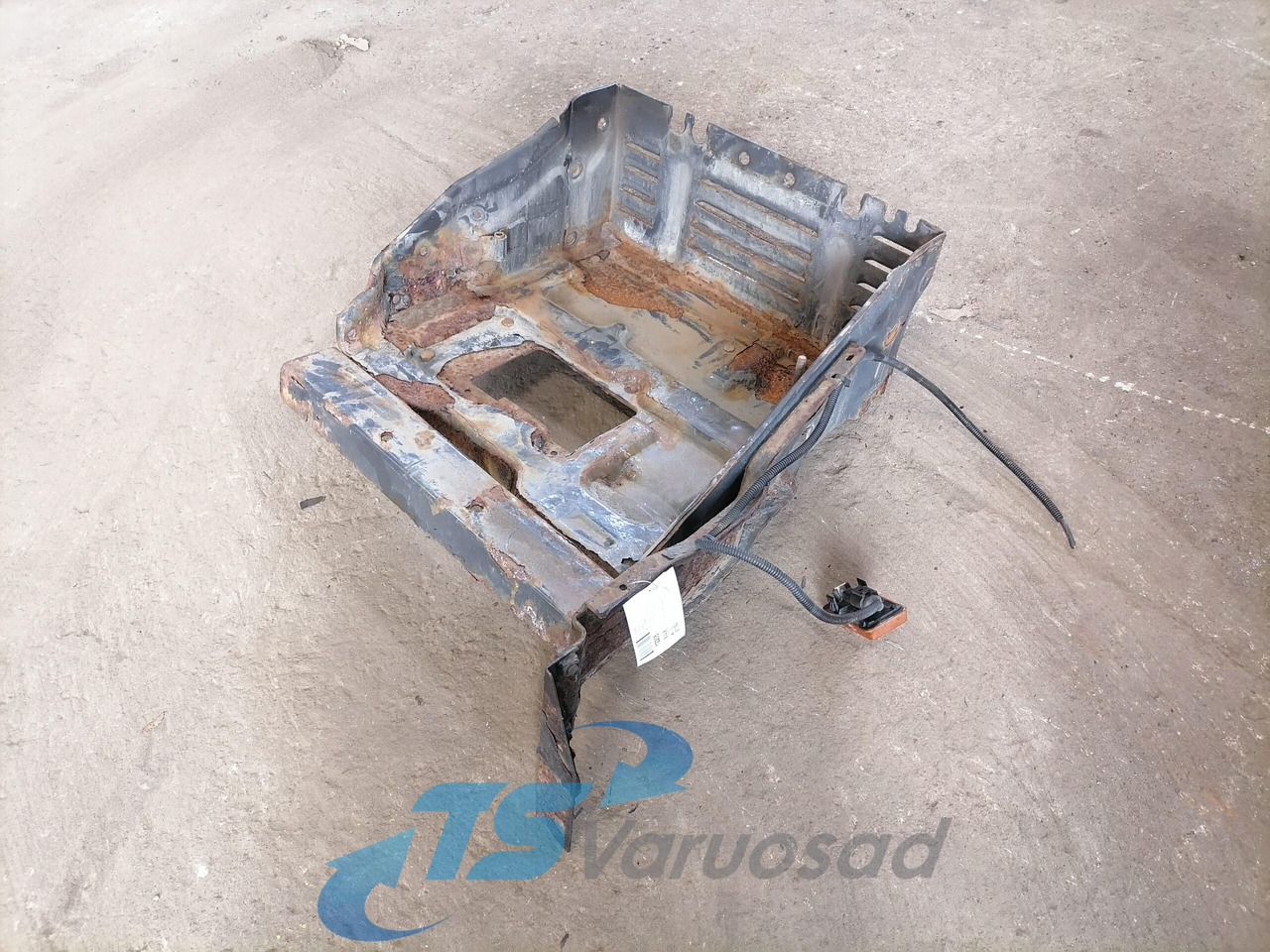 Scania Battery box 2140666 - Batterie für LKW: das Bild 1 Scania Battery box 2140666 - Batterie für LKW: das Bild 1