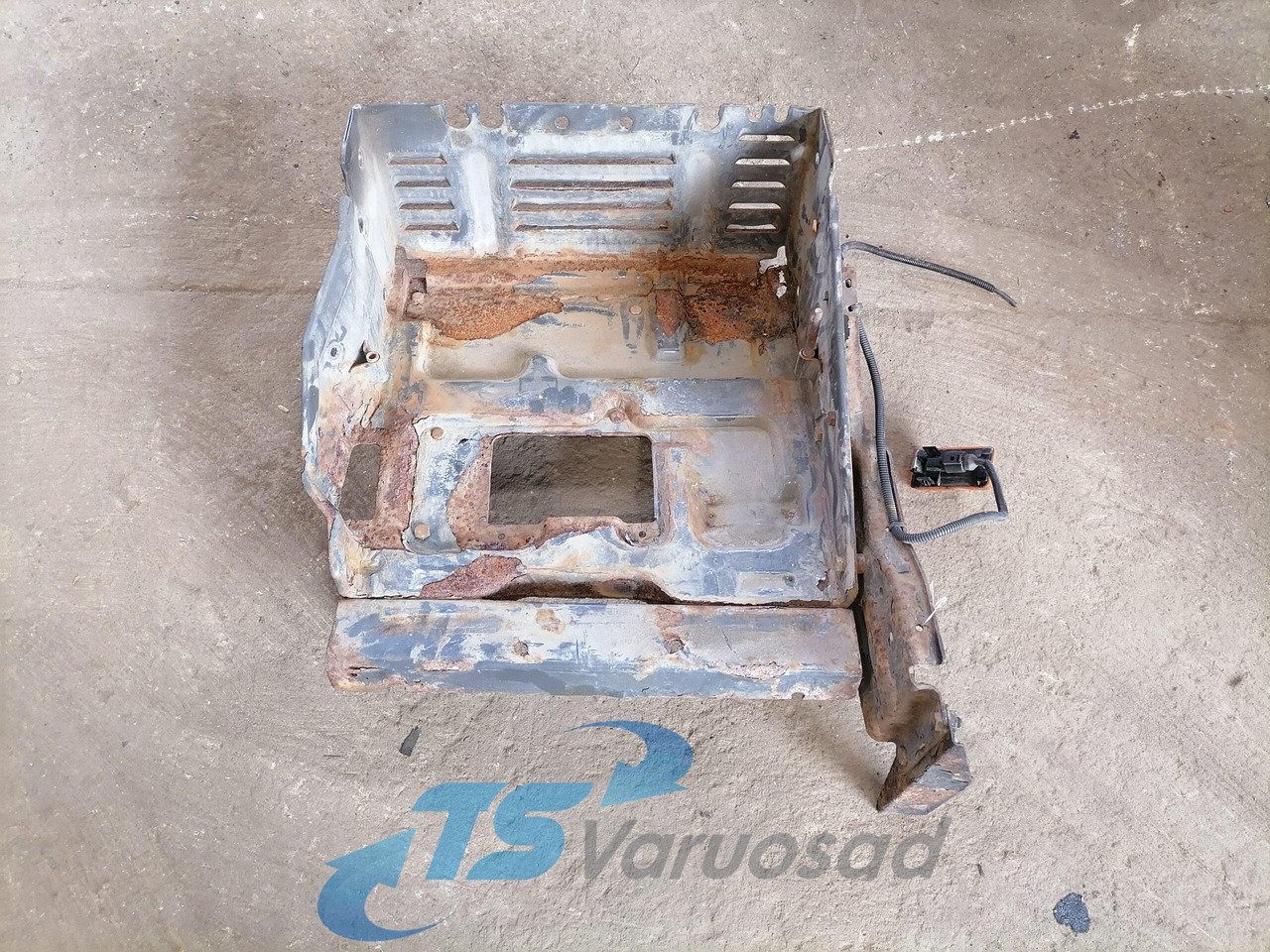 Scania Battery box 2140666 - Batterie für LKW: das Bild 2 Scania Battery box 2140666 - Batterie für LKW: das Bild 2