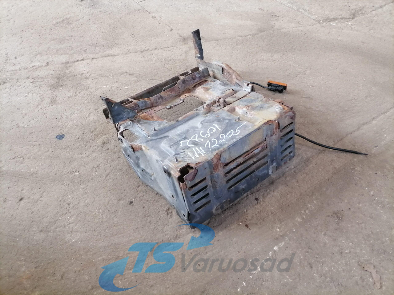 Scania Battery box 2140666 - Batterie für LKW: das Bild 4 Scania Battery box 2140666 - Batterie für LKW: das Bild 4