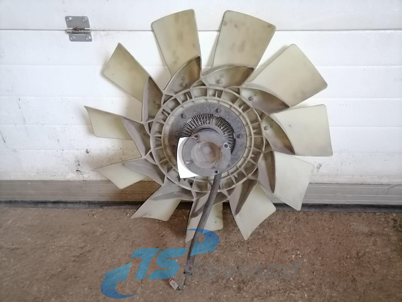 Scania Cooling fan 2035612 - Ventilator für LKW: das Bild 4 Scania Cooling fan 2035612 - Ventilator für LKW: das Bild 4