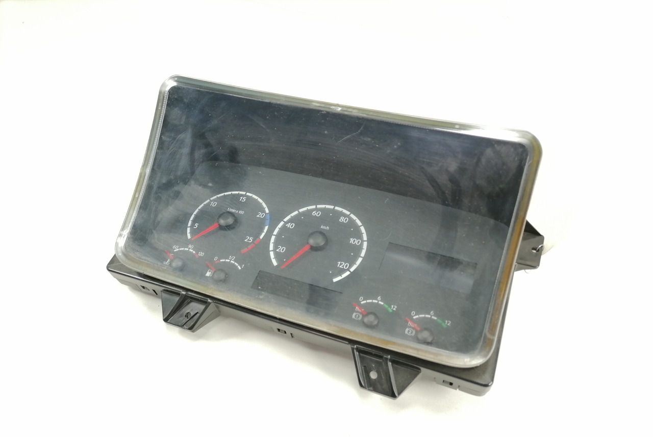 Scania Dashboard 1763551 - Armaturenbrett für LKW: das Bild 1 Scania Dashboard 1763551 - Armaturenbrett für LKW: das Bild 1