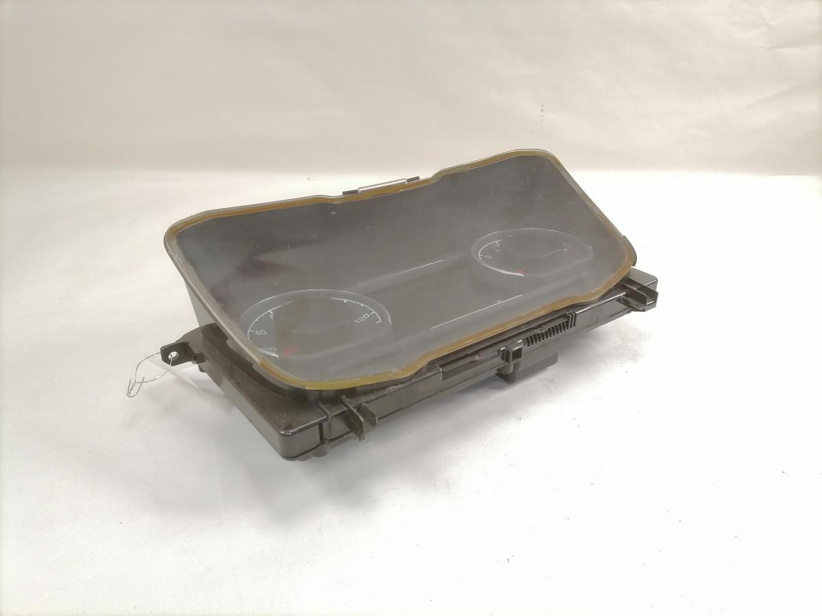 Scania Dashboard 2496979 - Armaturenbrett für LKW: das Bild 2 Scania Dashboard 2496979 - Armaturenbrett für LKW: das Bild 2