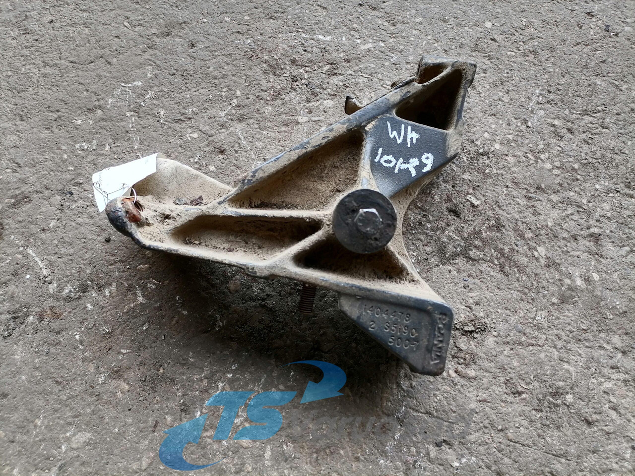 Scania Front bumper carrier 1404478 - Stoßstange für LKW: das Bild 1 Scania Front bumper carrier 1404478 - Stoßstange für LKW: das Bild 1