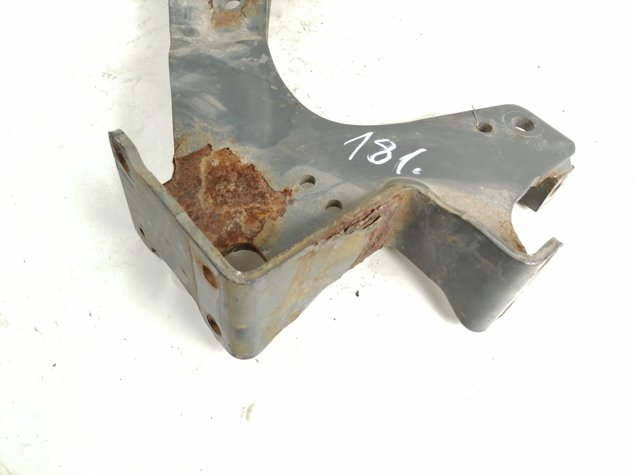 Scania Front bumper carrier 1802166 - Stoßstange für LKW: das Bild 4 Scania Front bumper carrier 1802166 - Stoßstange für LKW: das Bild 4