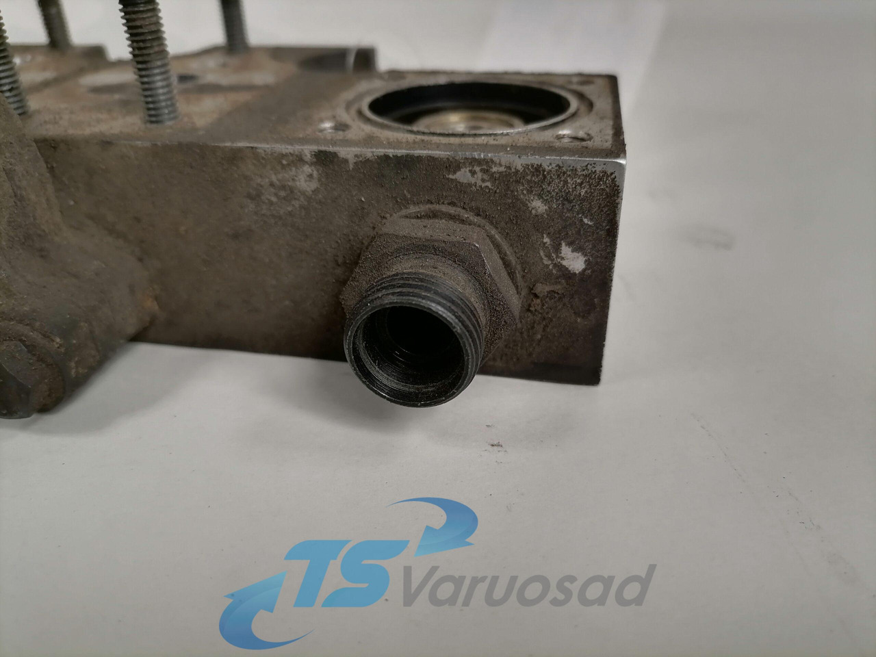 Scania Fuel valve 1528726 - Kraftstoffaufbereitung/ Kraftstoffförderung für LKW: das Bild 3 Scania Fuel valve 1528726 - Kraftstoffaufbereitung/ Kraftstoffförderung für LKW: das Bild 3