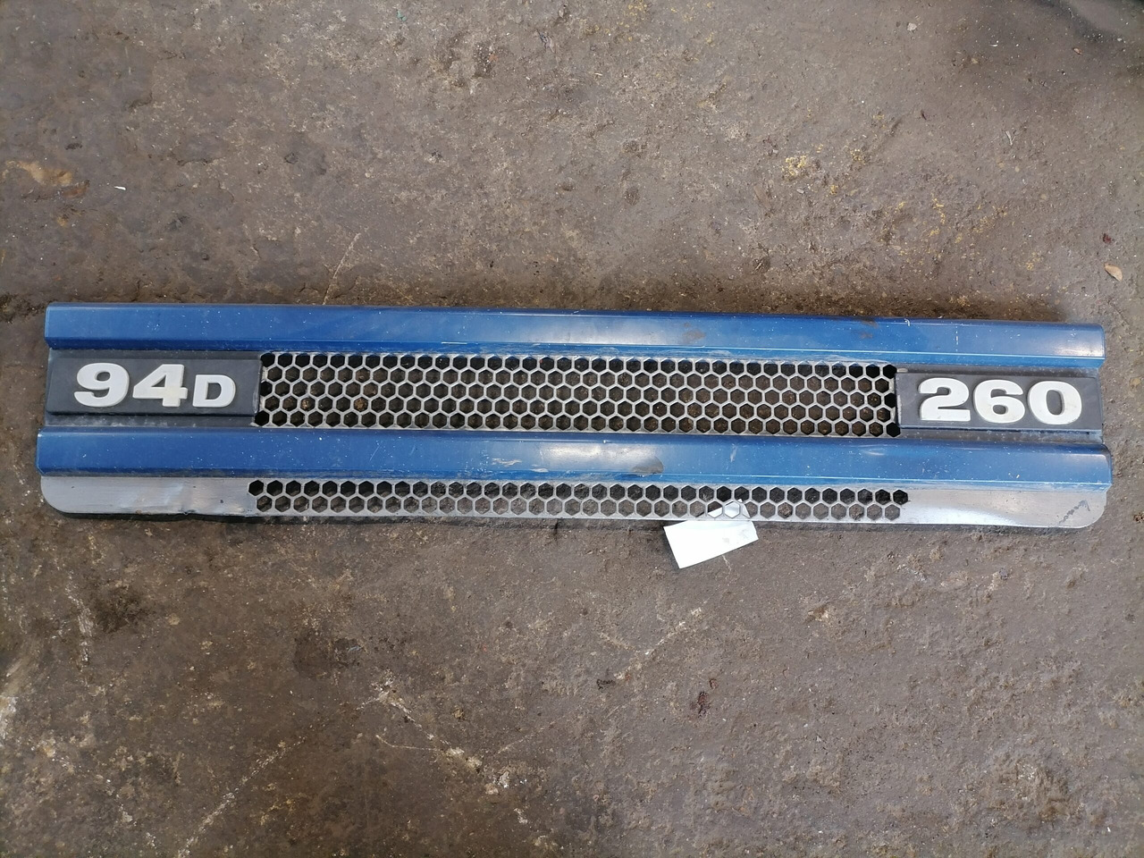 Scania Grille panel 1306989 - Kühlergrill für LKW: das Bild 2 Scania Grille panel 1306989 - Kühlergrill für LKW: das Bild 2